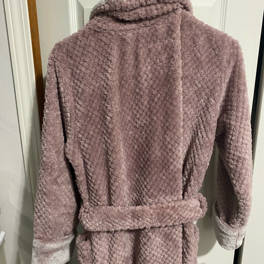 Luxurious Mauve Plush Robe - Picture 6 of 6